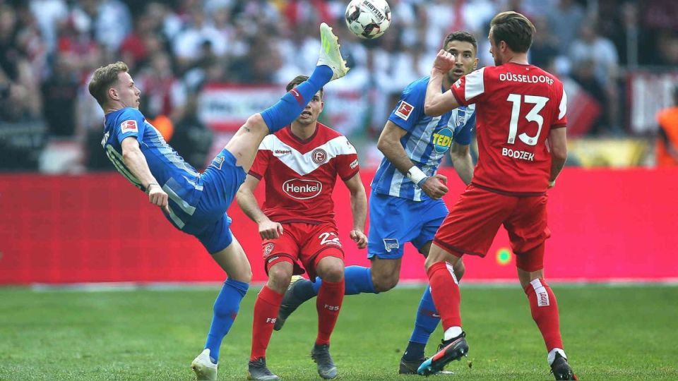 关于汉诺威遭遇连败，德国足球联赛保级形势严峻的信息