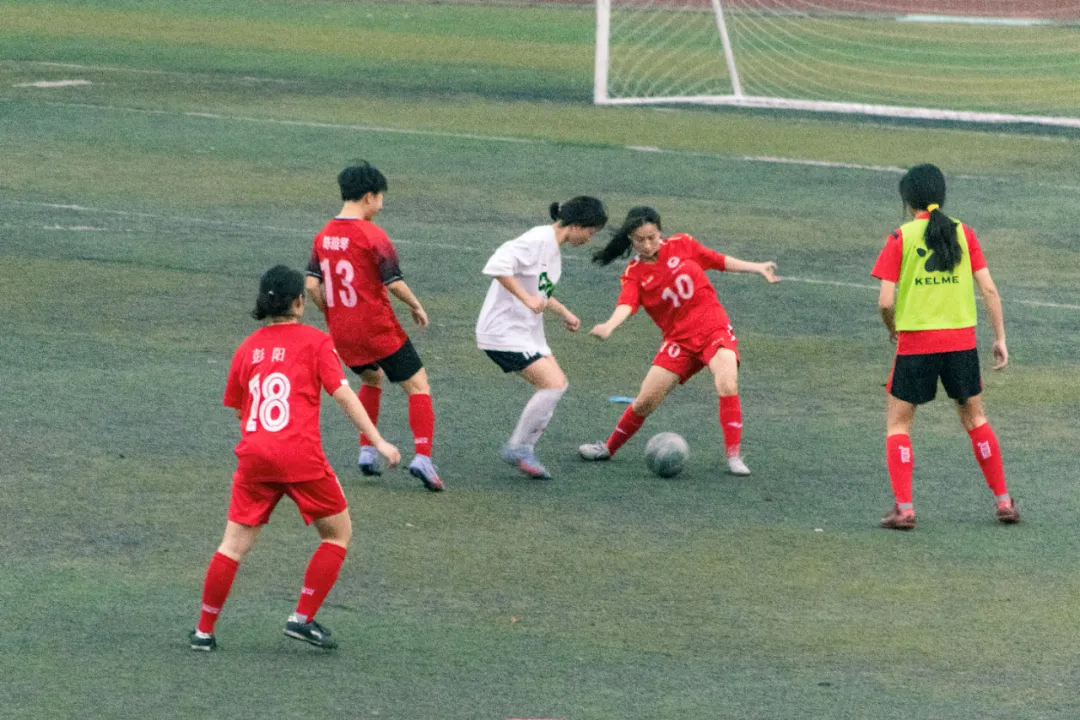 湖北女足勇夺第一名向冠军发起挑战 湖北女足勇夺第一名向冠军发起挑战