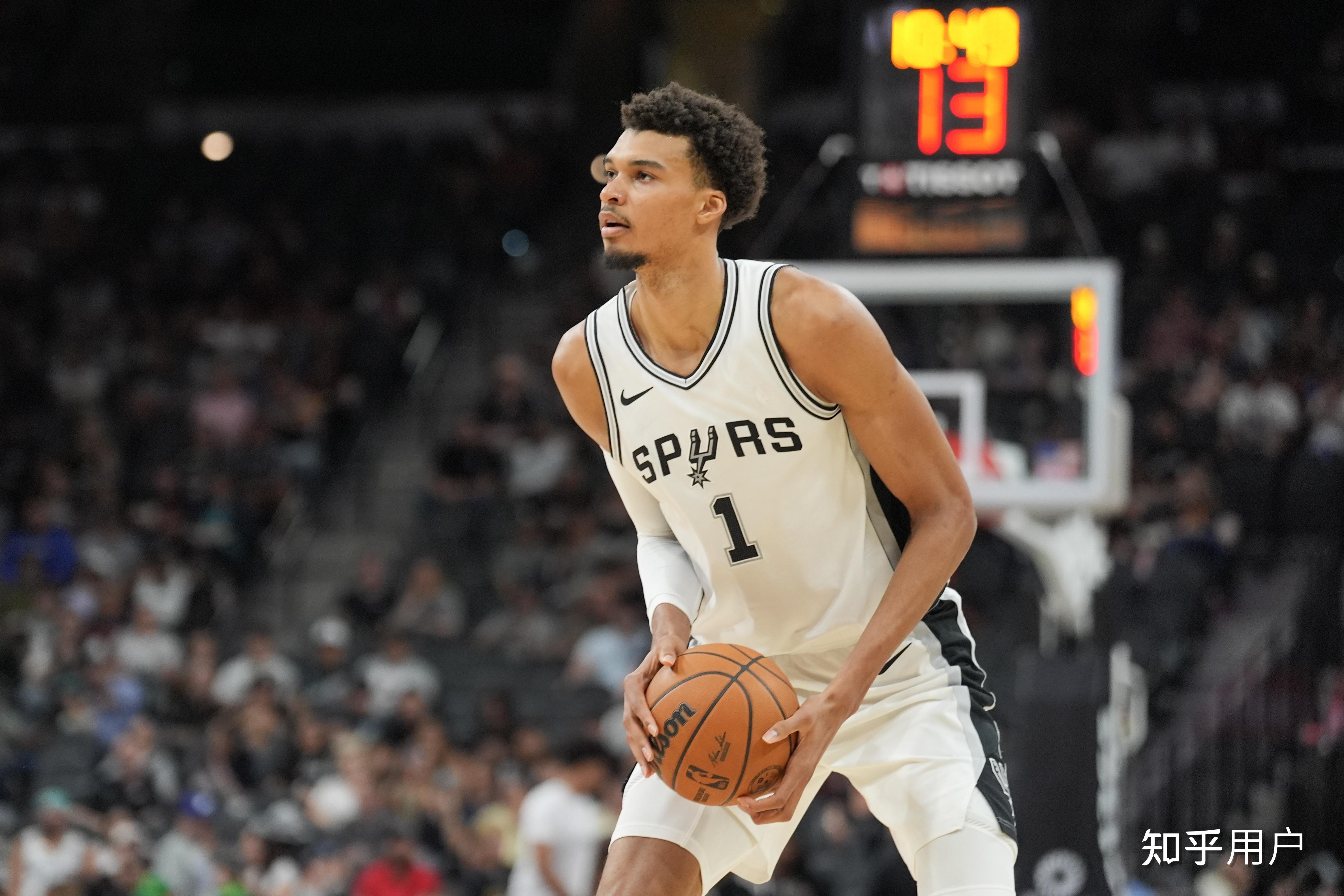 关于独行侠客场战胜马刺,全队合力取得惊人胜利的信息 关于独行侠客场战胜马刺,全队合力取得惊人胜利的信息