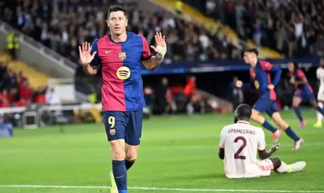 欧冠比赛中一粒世界波震惊全场