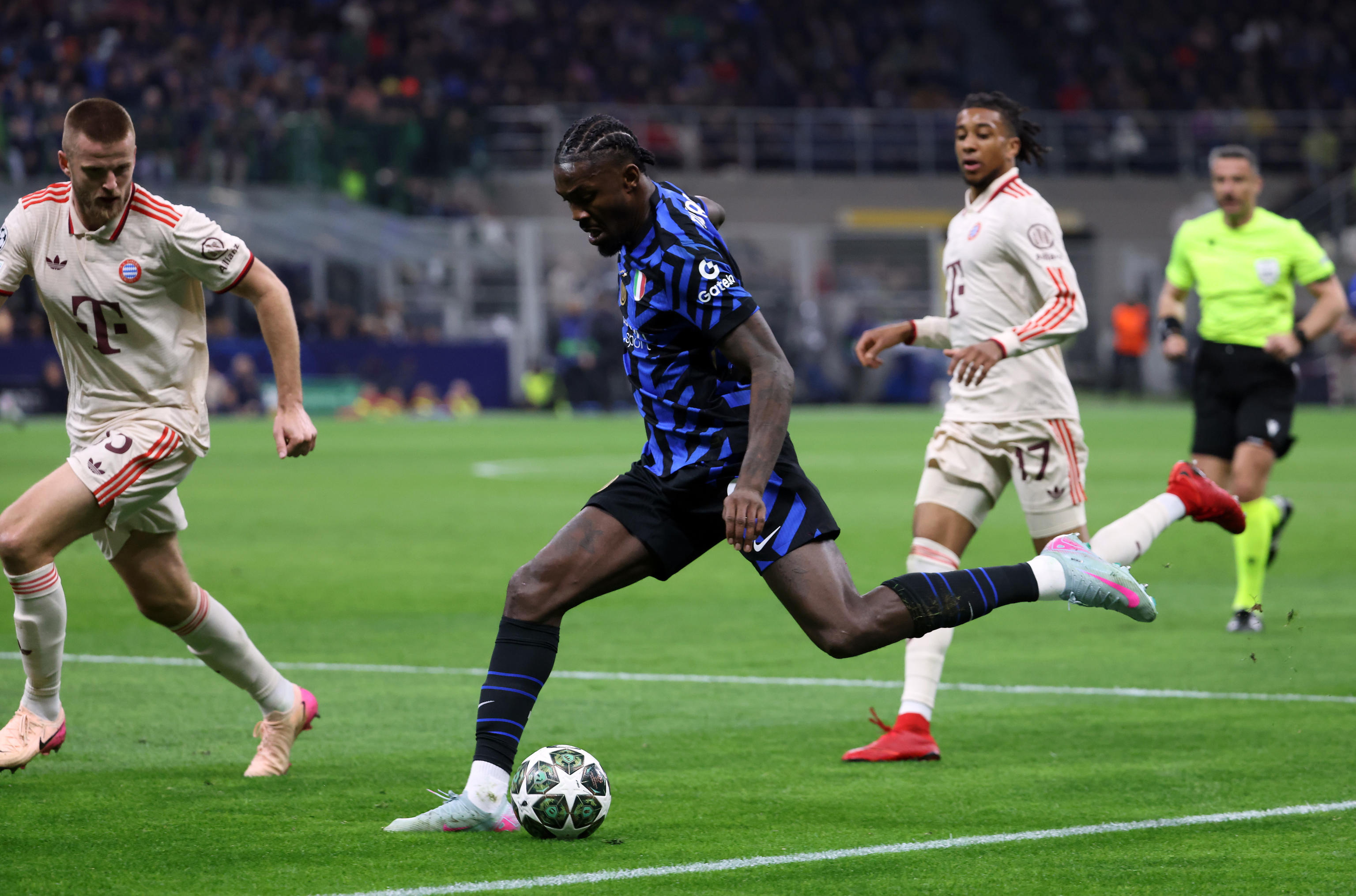 国际足球欧冠杯决赛火爆上演 国际足球欧冠杯决赛火爆上演