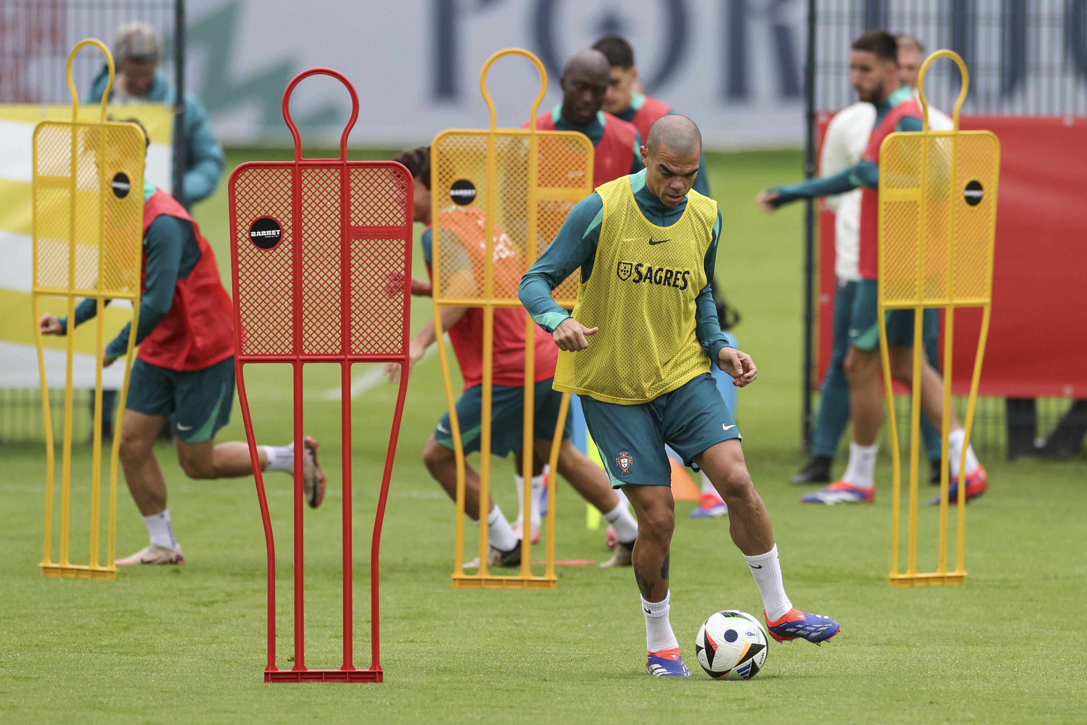 葡萄牙队新赛季备战全面展开 葡萄牙队新赛季备战全面展开