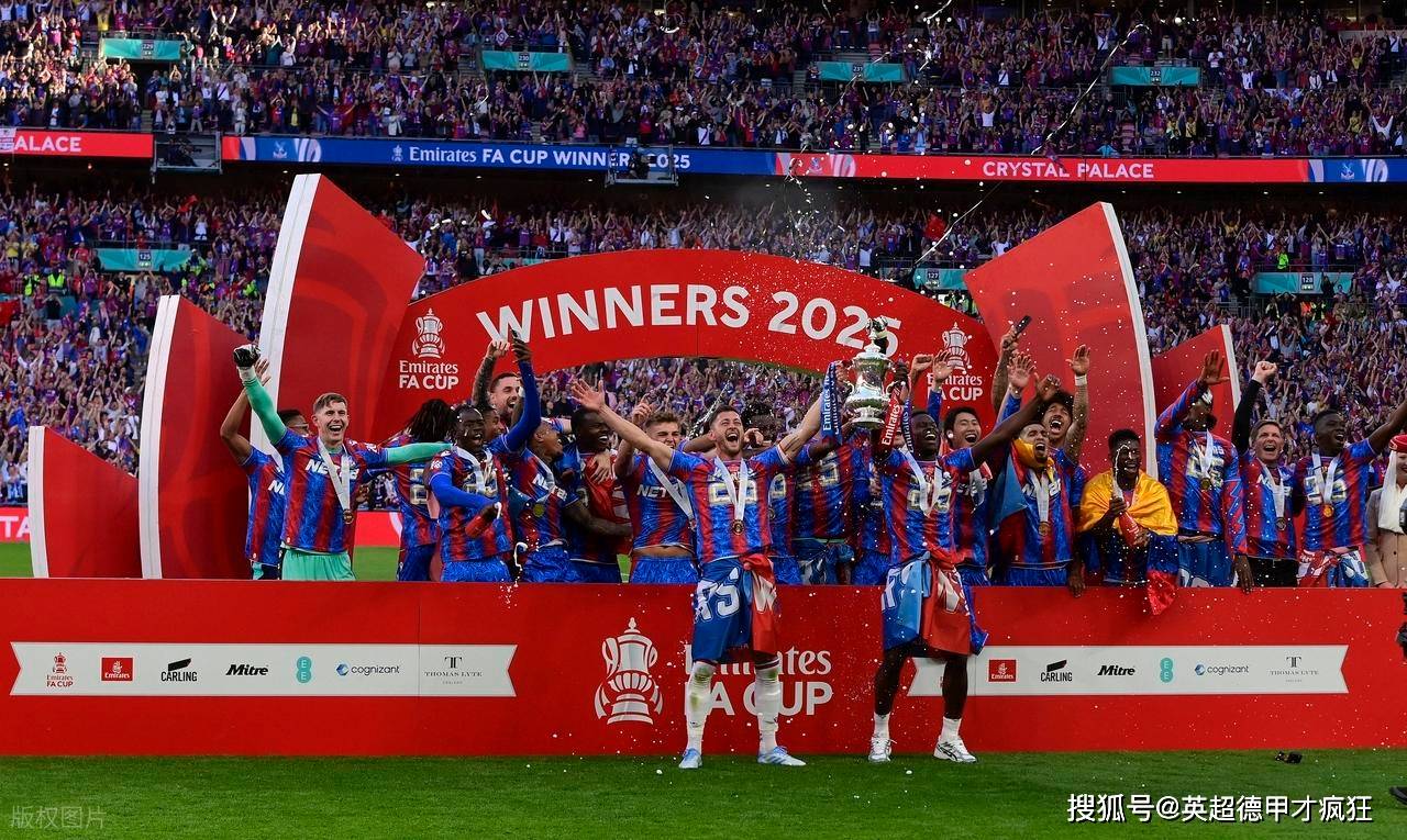 法兰克福全队作战,赢得胜利 法兰克福全队作战,赢得胜利