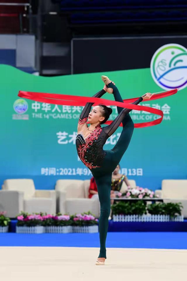 体操项目迎来决赛,中国选手表现抢眼 体操项目迎来决赛,中国选手表现抢眼