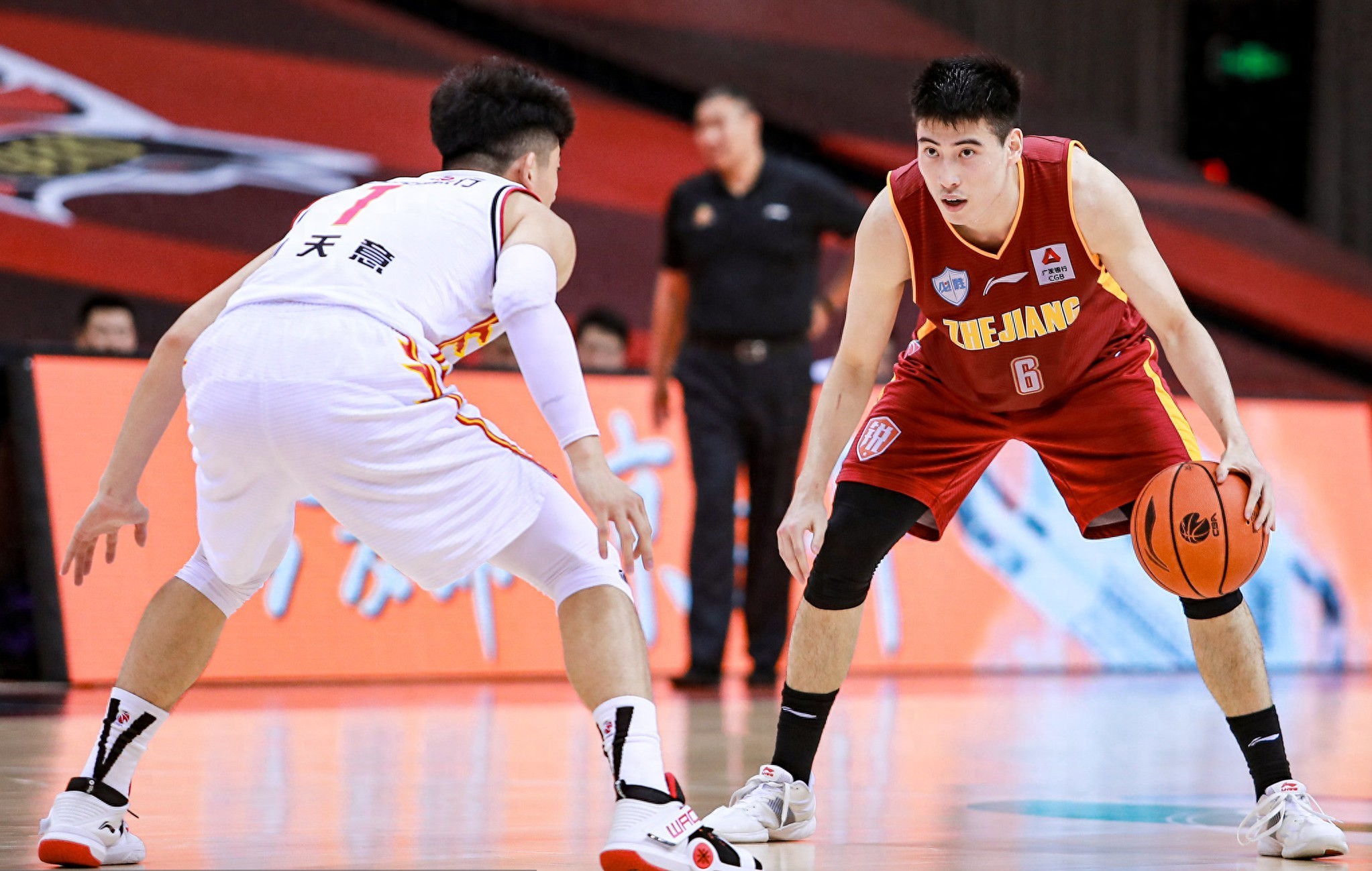 浙江男篮再次惨败,遭遇赛季低谷 浙江男篮再次惨败,遭遇赛季低谷