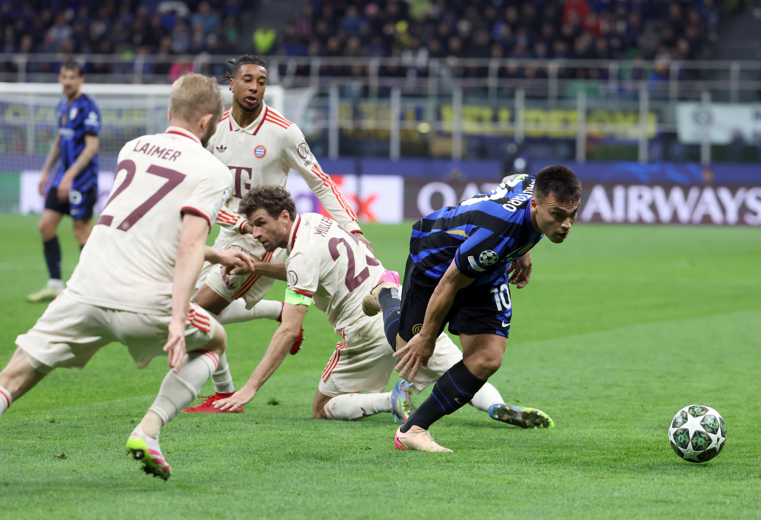 包含国际足球局势紧张,球队备战顶级赛事的词条 包含国际足球局势紧张,球队备战顶级赛事的词条