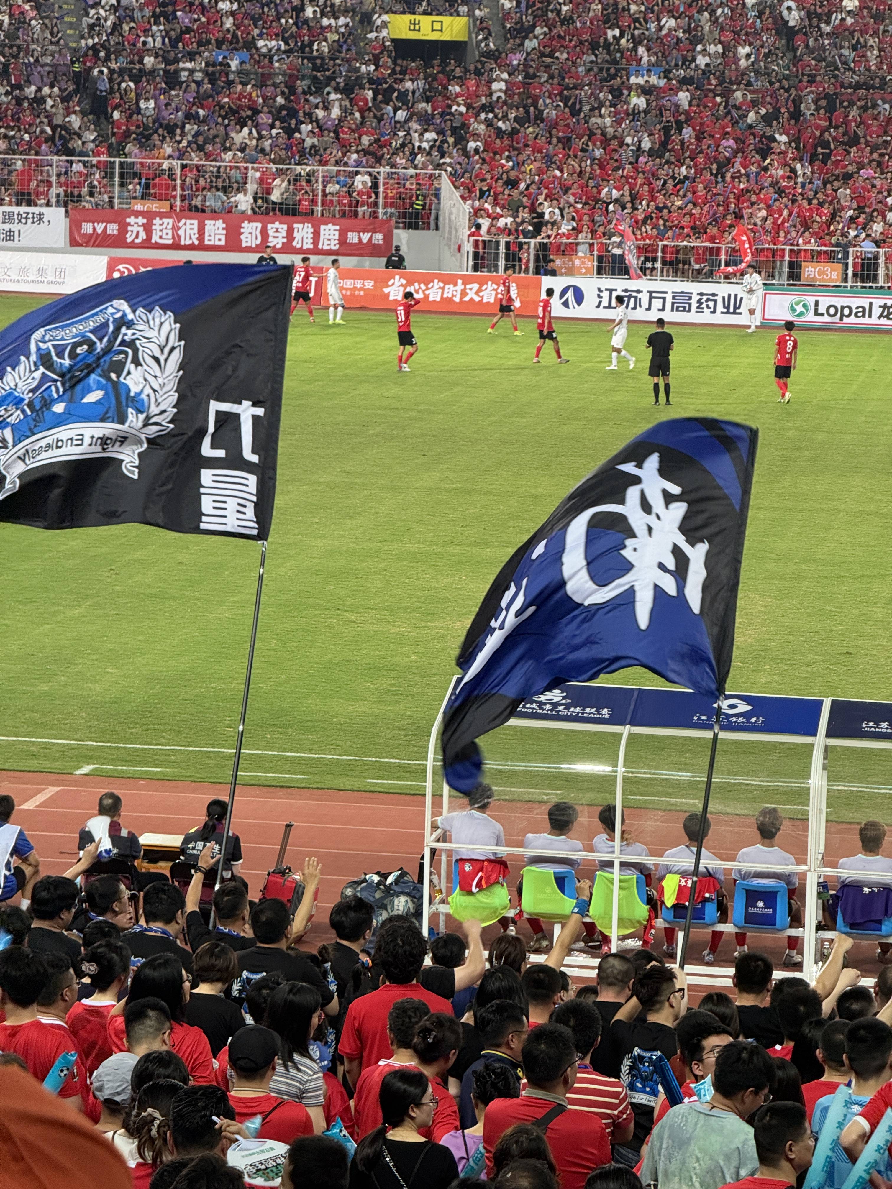 本土足球联赛球队士气高昂,球员表现出色 本土足球联赛球队士气高昂,球员表现出色