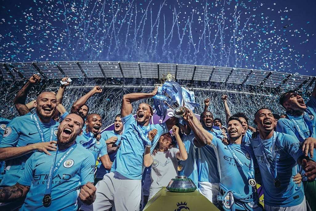 曼联队热血奋战,英超球队气势如虹 曼联队热血奋战,英超球队气势如虹