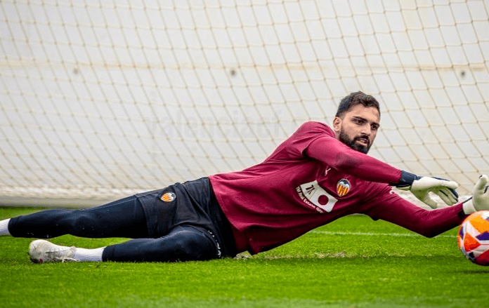 赫塔菲主场止步不前,防线被撕裂难守门 赫塔菲主场止步不前,防线被撕裂难守门