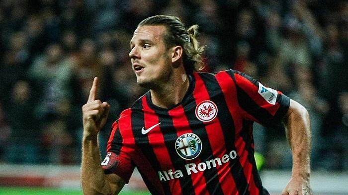 法兰克福客场胜出,积分榜上升至中游 法兰克福客场胜出,积分榜上升至中游