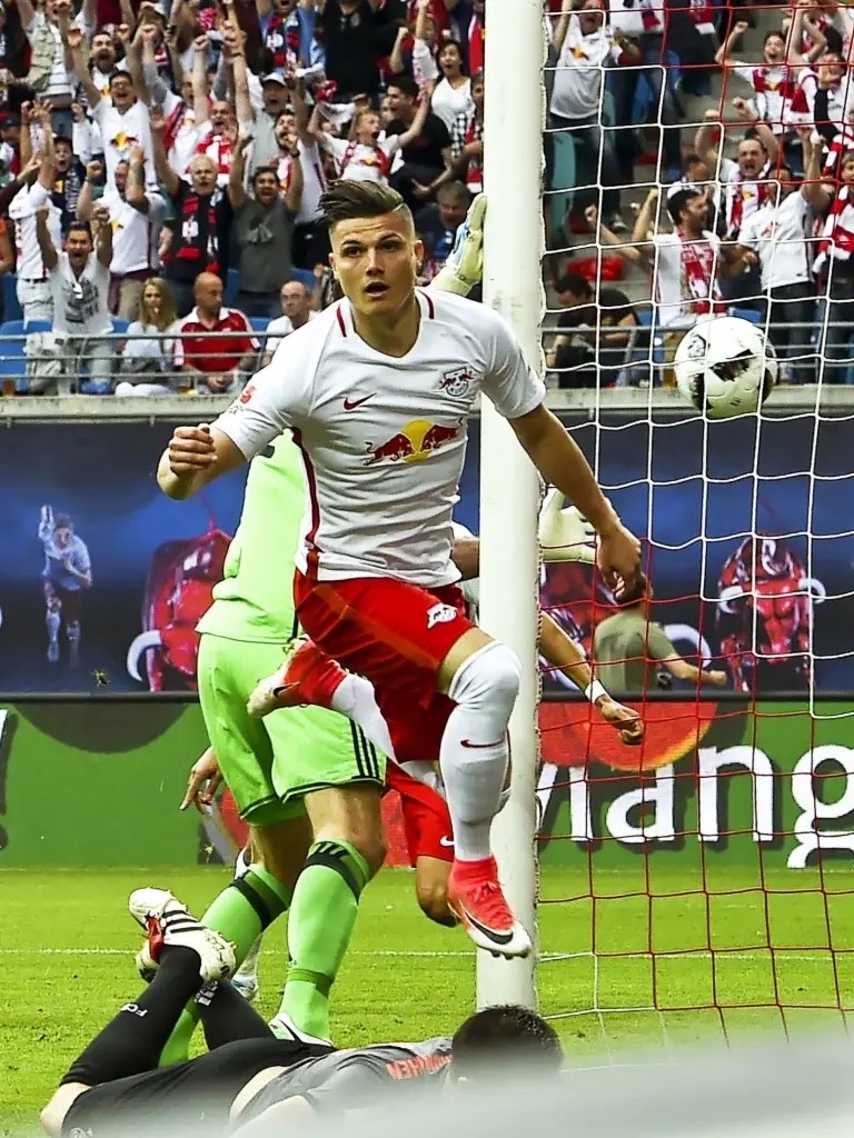 包含弗赖堡队在比赛中拼尽全力，险胜对手的词条