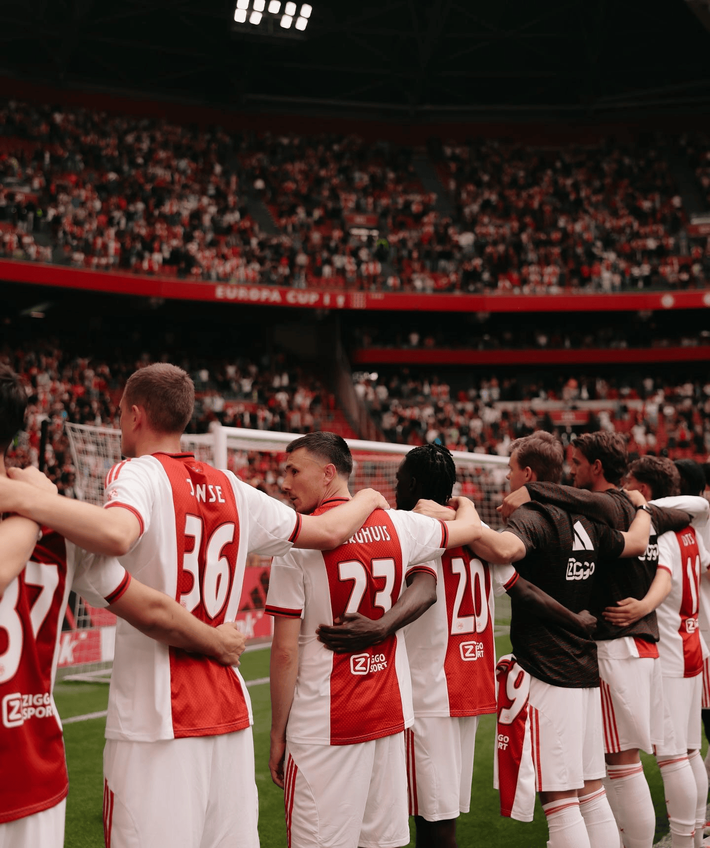 阿贾克斯在主场取得胜利,晋级前景看好 阿贾克斯在主场取得胜利,晋级前景看好