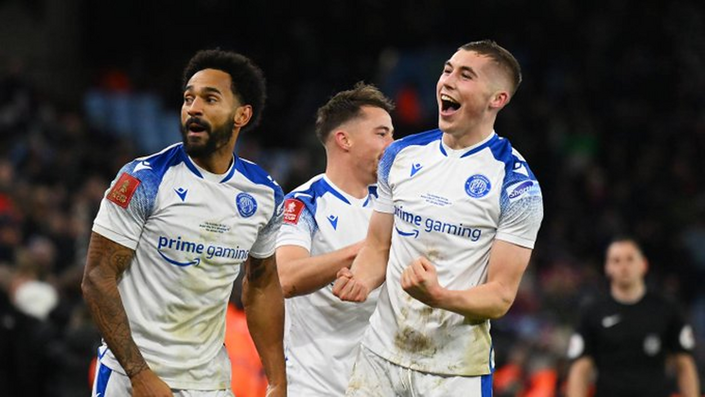 伯恩利奠基牛津联竞相排山倒海，英格兰足球联赛中游争夺激烈