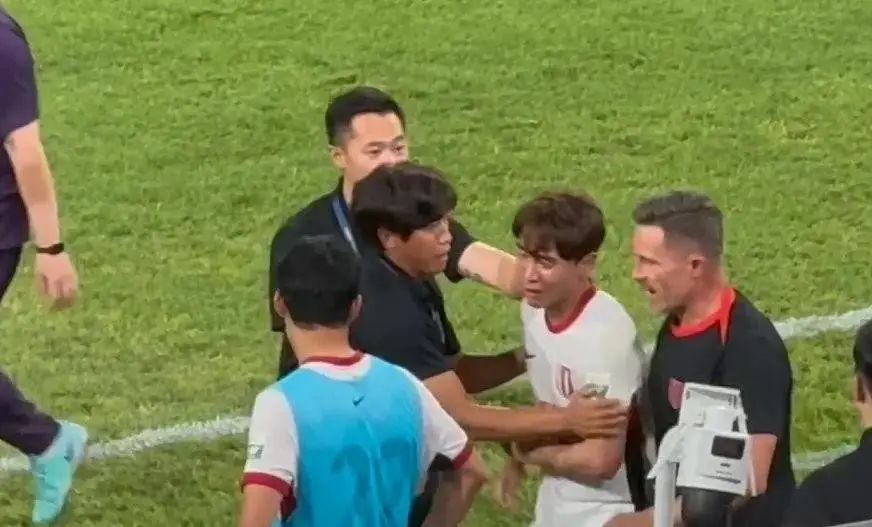 主场球迷因欺凌行为被禁止观赛,球队受罚 主场球迷因欺凌行为被禁止观赛,球队受罚