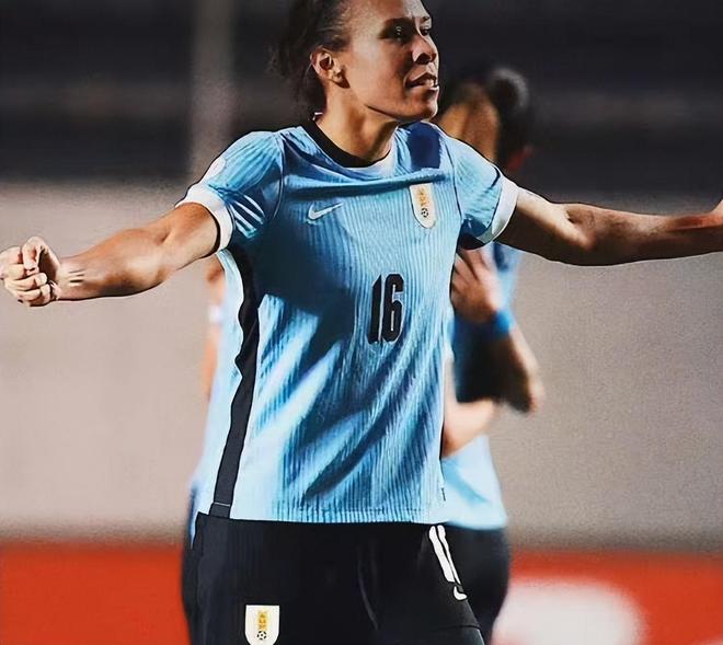 智利女足奋力拼搏，战胜劲旅