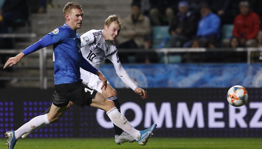 瑞典队在欧预赛中取得两连胜,赢得喝彩 瑞典队在欧预赛中取得两连胜,赢得喝彩