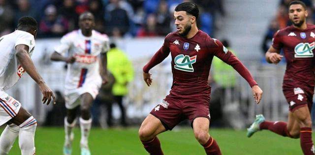 卡昂主场凭借强攻力击败索肖,取得三分 卡昂主场凭借强攻力击败索肖,取得三分