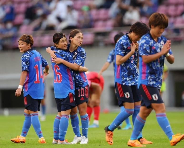 国际足坛的女子球员表现出色,赛场变焦点 国际足坛的女子球员表现出色,赛场变焦点