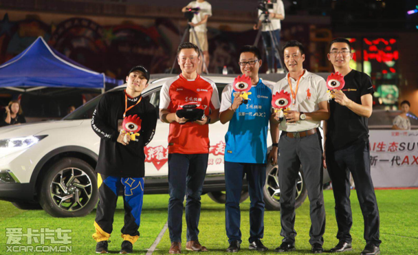 双方队员在实力对决中展现出色技艺 双方队员在实力对决中展现出色技艺