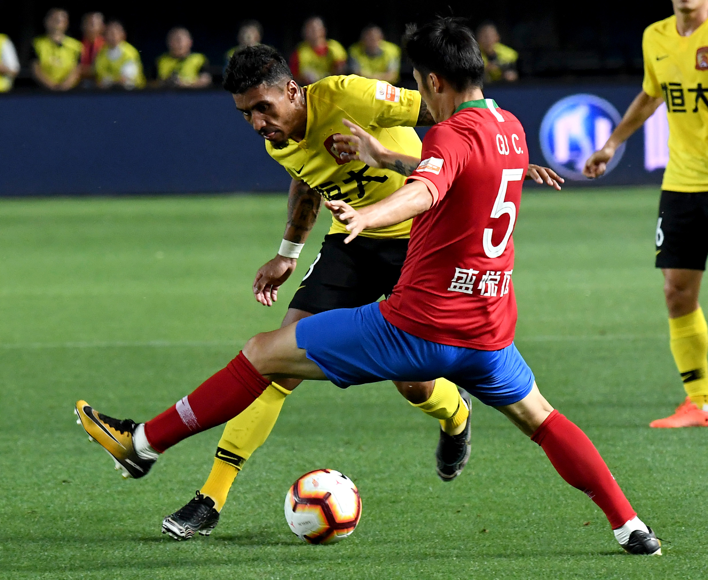 恒大与河南建业激战主场,平局之后双方不分胜负,惜胜端局 恒大与河南建业激战主场,平局之后双方不分胜负,惜胜端局