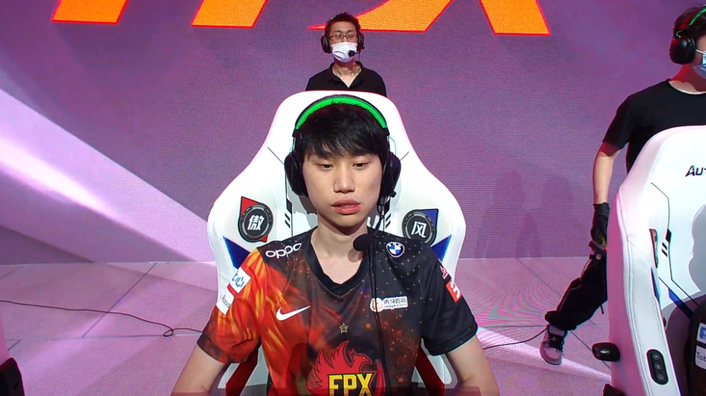 开云体育登录-包含RNG翻盘100T，Hanssama线上压制力十足顶尖较量四强赛，让粉丝疯狂欢呼的词条