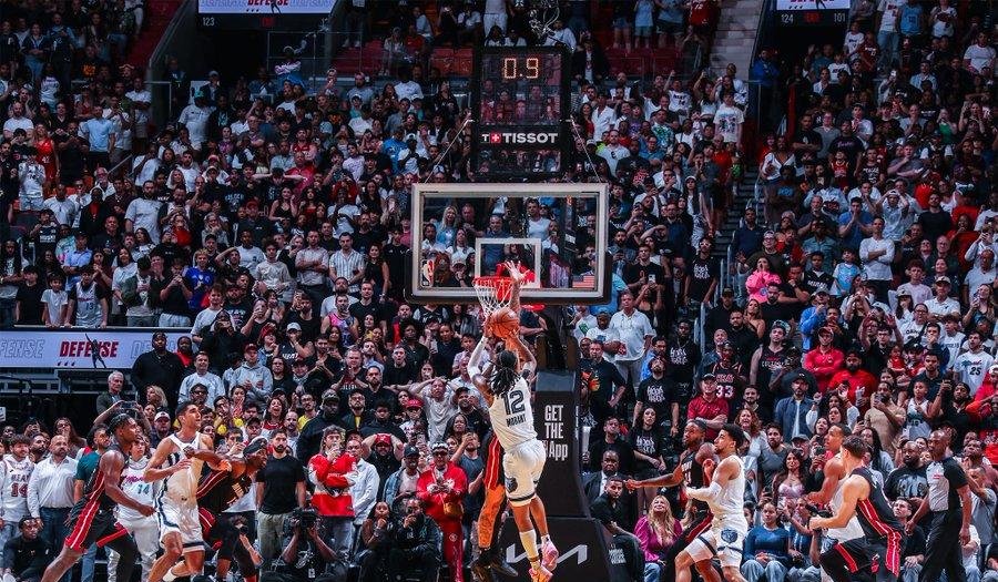 包含猛龙力克湖人,成功完成三连胜赛的词条 包含猛龙力克湖人,成功完成三连胜赛的词条