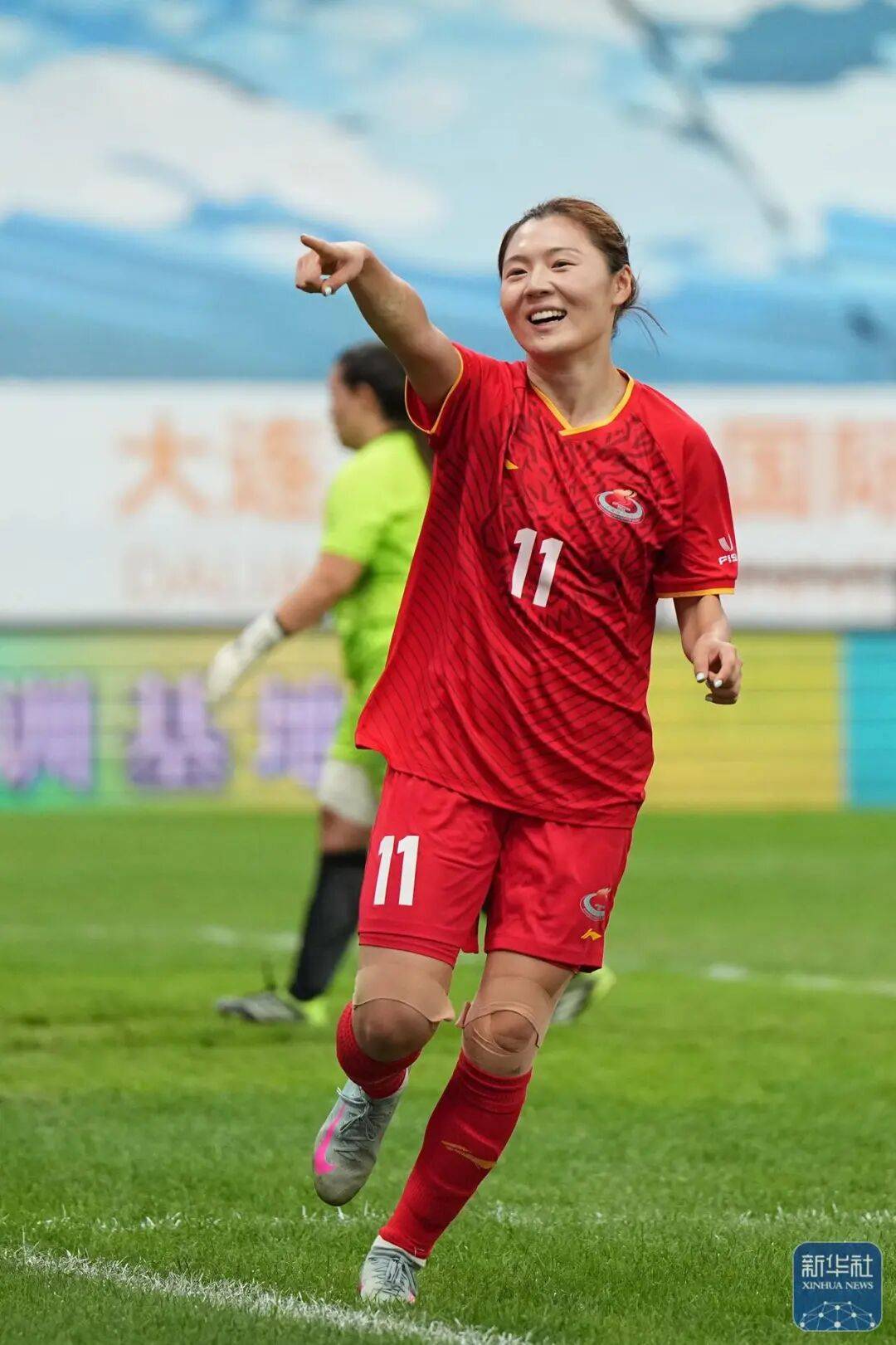 瓦伦西亚女足球员进行强化训练 瓦伦西亚女足球员进行强化训练