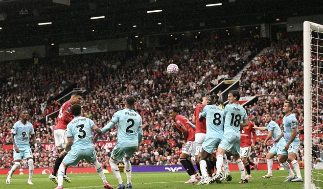 梦幻夜晚!切尔西逆转取胜,英超冠军梦加速 梦幻夜晚!切尔西逆转取胜,英超冠军梦加速