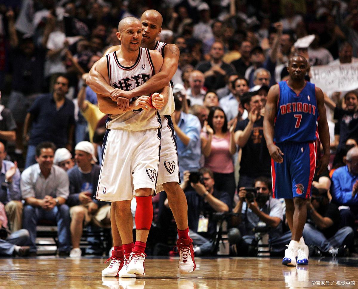 活塞锋线表现抢眼,成功击退对手 活塞锋线表现抢眼,成功击退对手