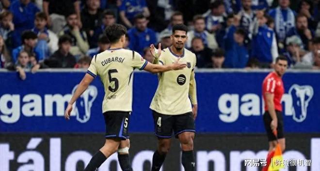 开云体育-前场逼抢！球队前场逼抢制造对手失误