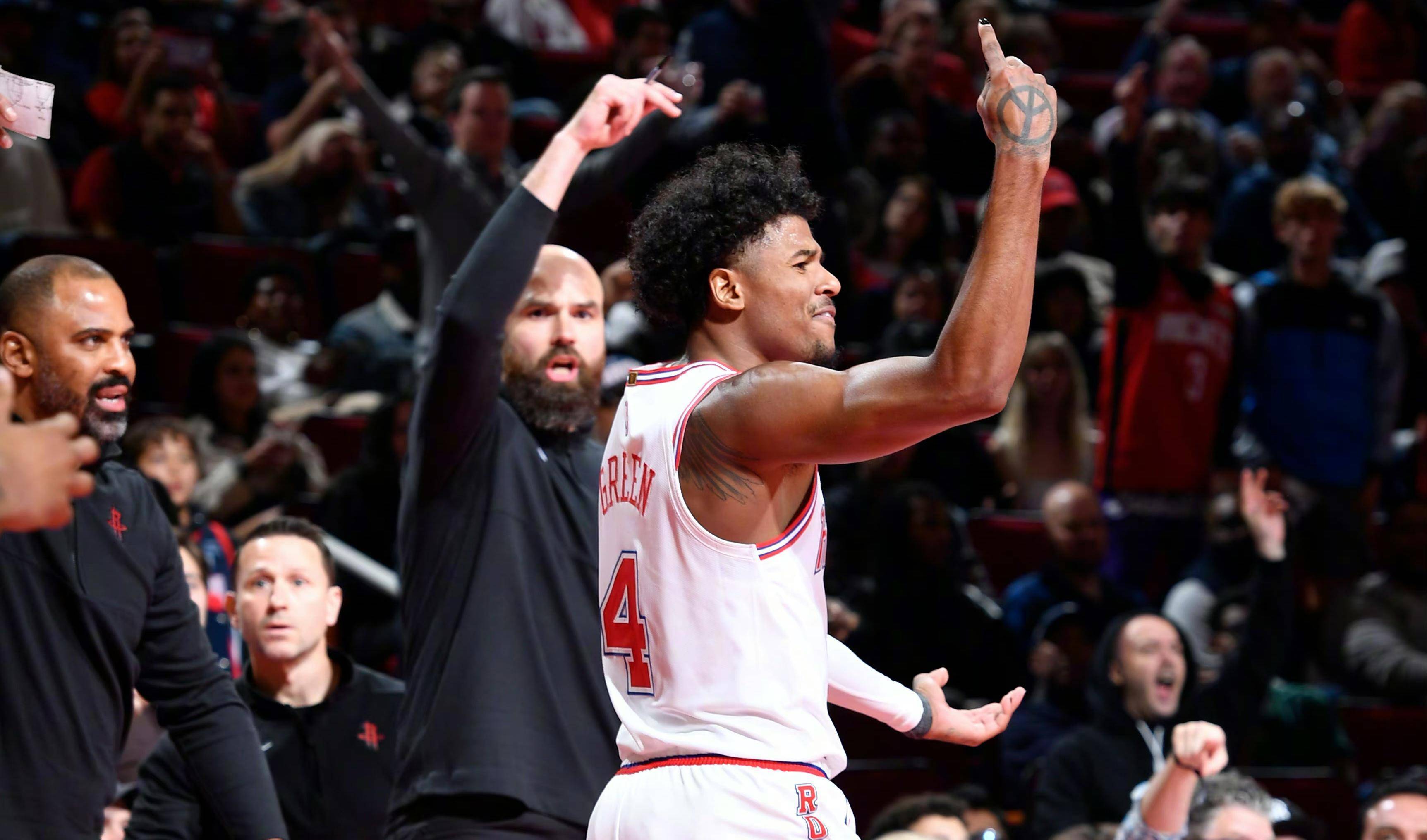 活塞再胜勇士,取得重要胜利 活塞再胜勇士,取得重要胜利