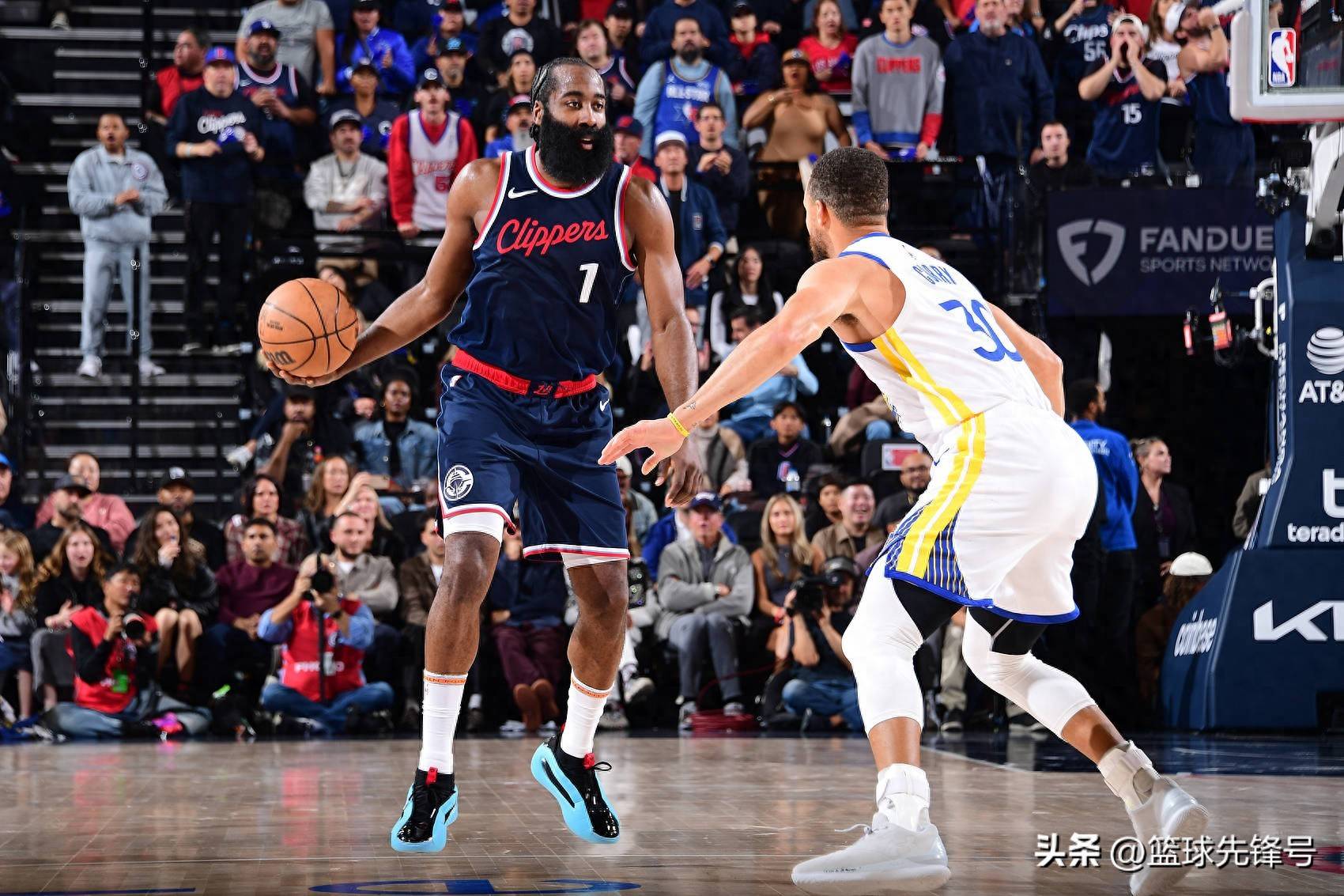 快船击败爵士,取得系列赛领先 快船击败爵士,取得系列赛领先