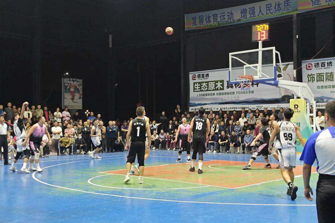 篮球场上风起云涌,激战引发热议 篮球场上风起云涌,激战引发热议